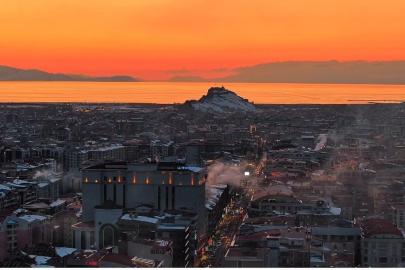 Van Gölü’nde güneşin vedası mest etti