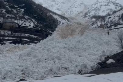 Yüksekova’da çığ paniği: Köy halkı faciadan döndü