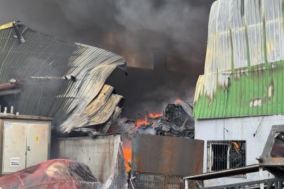 Adana'da geri dönüşüm tesisinde yangın