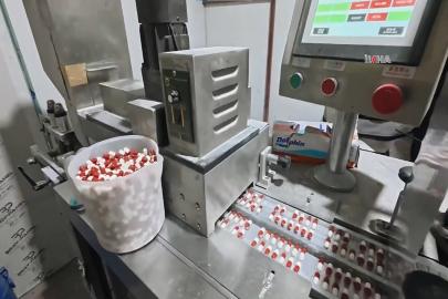 Adana’da ıslak mendil tesisi görünümlü uyuşturucu imalathanesi: 7 tutuklama