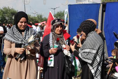 Adana'da Mevlid-i Nebi etkinliğine katılan kadınlar duygularını paylaştı