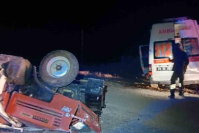 Ambulans traktöre arkadan çarptı: 4 yaralı