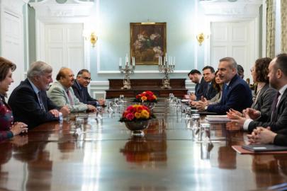 Bakan Fidan, Londra'da parlamenterlerle görüştü