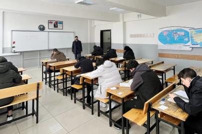 Bingöl’de “Umre Ödüllü Gençlik Bilgi Yarışması” düzenlendi
