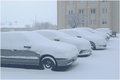 Bitlis'te nisan ayında yoğun kar yağışı etkili oluyor