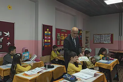 Bursa Gemlik'te Kaymakam Canbaba öğrencilerle buluştu