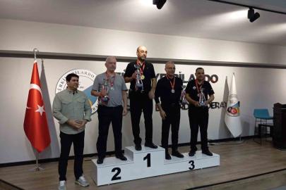 Elazığlı sporcu Yetkin Çelikel 3 bant bilardoda Türkiye üçüncüsü oldu