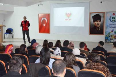 Erzincan’da öğretmenlere terörle mücadele farkındalık semineri