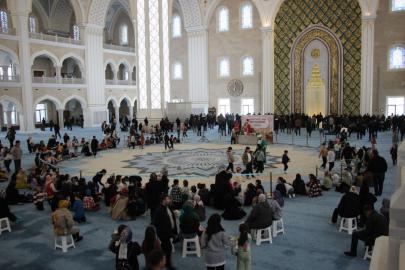 Gaziantep'te aileler ve çocukları camide düzenlenen etkinlikte bir araya geldi