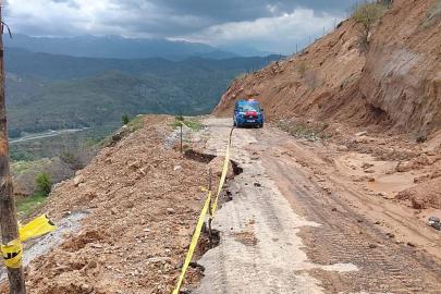 Heyelan nedeniyle kapanan köy yolu yeniden ulaşıma açıldı