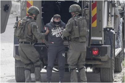 İşgal rejimi Batı Şeria’daki baskınlarında birçok kişiyi alıkoydu