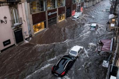 İtalya'da olumsuz hava koşulları nedeniyle 2 kişi öldü