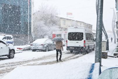 Karlıova’da nisan ayında kar