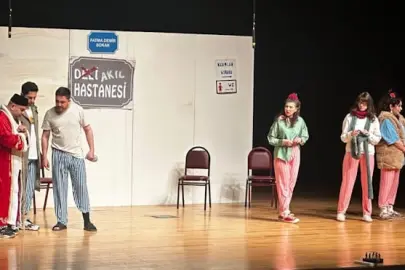 “Keçileri Kaçırıyorum” oyunu Kütahya’da sahnelendi