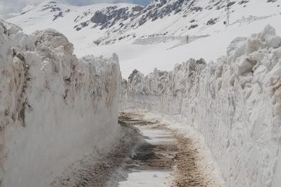 Nemrut’ta kar 5 metreyi buldu