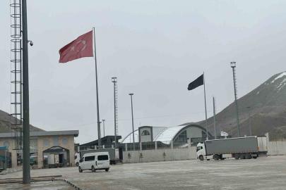 Sınır kapılarında sevkiyatlar koordineli, yolcu geçişleri kontrollü sürdürülüyor