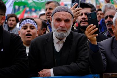 Van’da Mevlid-i Nebi buluşması: Peygamber sevgisi gözyaşlarına dönüştü