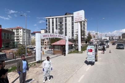 Van’dan İran’a 6 tır tıbbi yardım daha gönderildi