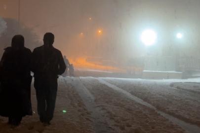 Yüksekova’da nisan karı: İlçe yeniden beyaza büründü, kartpostallık görüntüler ortaya çıktı