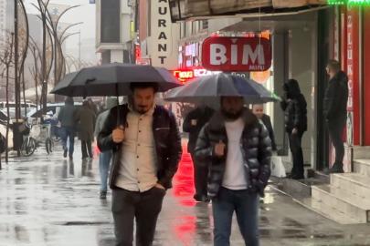 Yüksekova’da sağanak yağış etkili oldu