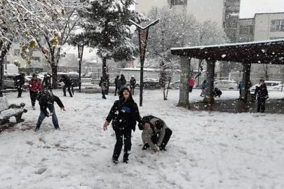 Erzurum’da Mayıs ortasında kar sürprizi yaşandı.