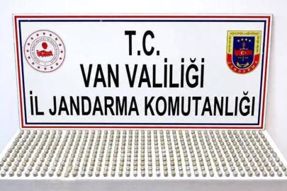 Van'da kapsül halinde 3 kilo 374 gram esrar ele geçirildi: 8 gözaltı