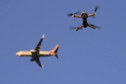 ABD'de inişe geçen yolcu uçağı drone ile çarpıştı