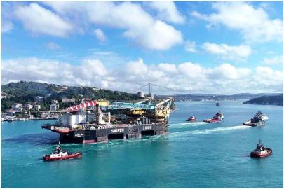 Dev gemi boğazda! Saipem 7000’in geçişi nedeniyle trafik durduruldu
