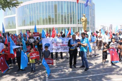 Doğu Türkistanlılardan "Küçükçekmece'de Çin İstemiyoruz!" protestosu