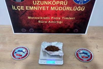 Edirne'de okul önünde uyuşturucu operasyonu: 2 şüpheli tutuklandı
