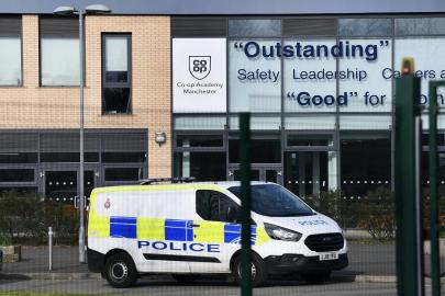 Manchester'da lisede dehşet: Öğrenci 3 kişiyi bıçakladı