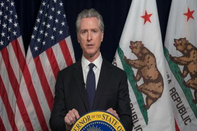 Newsom: Trump, başkanlık yarışındaki rakiplerinin geçmişlerini bakanlık aracılığıyla araştırarak susturmaya çalışıyor