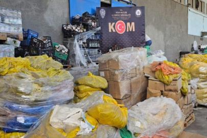 Uşak'ta 29 ton tarihi geçmiş çikolata ele geçirildi