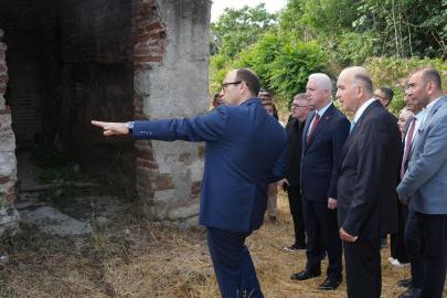 Vali Gül, Osmanlı Köyü kazı alanında incelemelerde bulundu