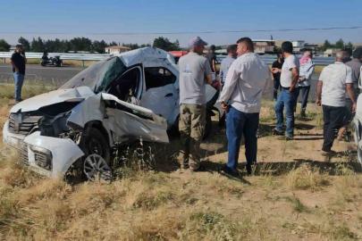 YKS için yola çıkan otomobil tırla çarpıştı: Bir ölü, bir yaralı