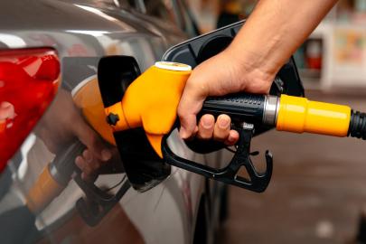 Akaryakıta çifte zam: Motorin ve benzin fiyatları yeniden yükseldi