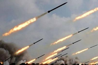 Devrim Muhafızları Bahreyn'deki ABD hedeflerini ve Hürmüz'de iki süper tankeri vurdu