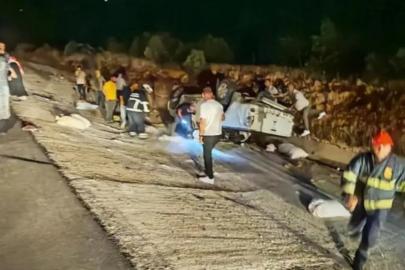Mardin’de hafif ticari araç devrildi: Sürücü ağır yaralandı