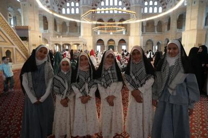 Adana’da tesettüre giren kız çocuklarından duygu yüklü mesajlar