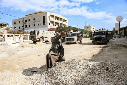 Batı Şeria’da Filistinliler evleri kuşatılarak tahliyeye zorlanıyorlar