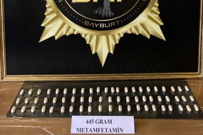 Bayburt’ta 445 gram metamfetamin ele geçirildi