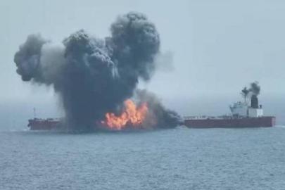 Bir süper tanker Hürmüz Boğazı’nda iki deniz mayınına çarptı