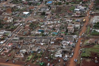 Brezilya'yı hortum vurdu: Ülkede her seviyede alarm verildi