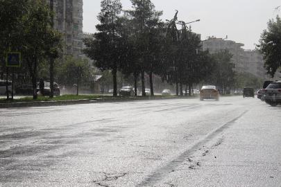 Diyarbakır’da sıcak havanın ardından sağanak yağış