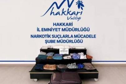 Hakkari'de kıyafetlere emdirilmiş 13 kilogram metamfetamin ele geçirildi