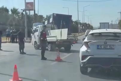 Menderes'te otomobil ile panelvan çarpıştı, sürücüler yaralandı