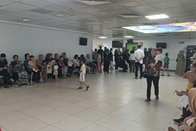 Acil serviste yüzlerce hasta 2 doktorun muayenesini bekliyor