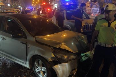 Batman’da otomobil orta refüje çarptı: 4 yaralı
