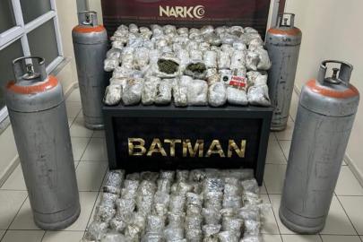 Batman'da sanayi tüplerine zulalanmış 87 kilo skunk ele geçirildi