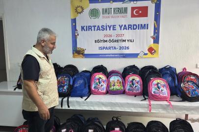 Isparta Umut Kervanı Derneğinden öğrencilere kırtasiye desteği